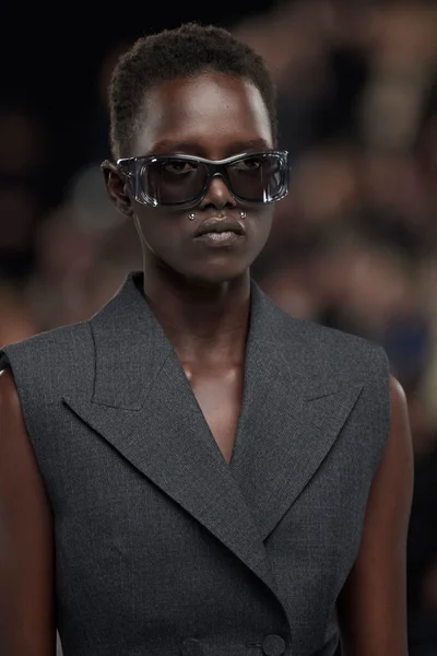 Look 200